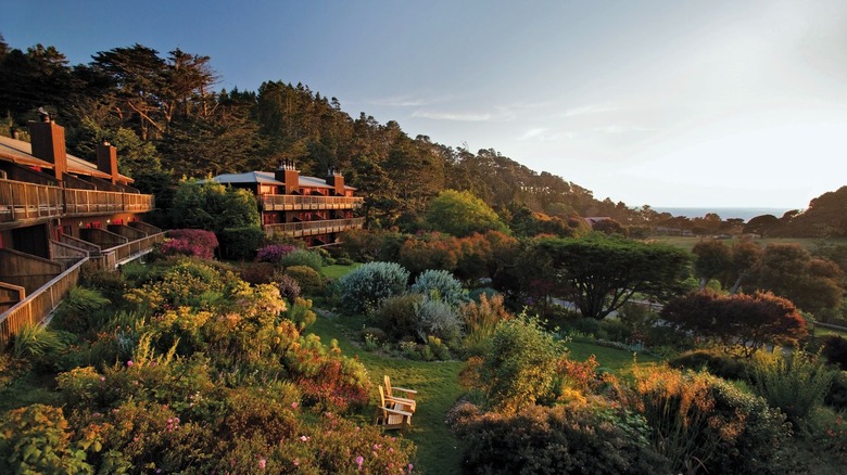 Exterior of Stanford Inn by the Sea in Mendocino looking out toward the Pacific Ocean at sunset