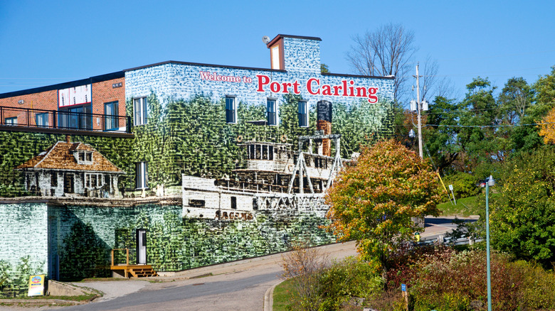 A colorful wall on the side of a building in a small town