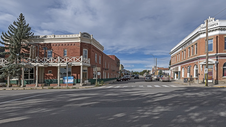 Street view of Nanton, Alberta, with brick buildings
