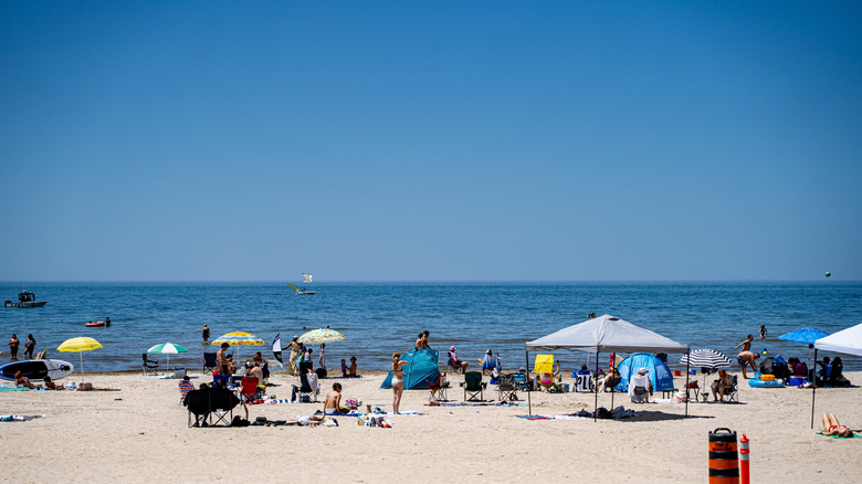 People and umbrellas on Wasaga Beach