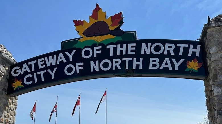 A sign welcoming people to North Bay, Ontario