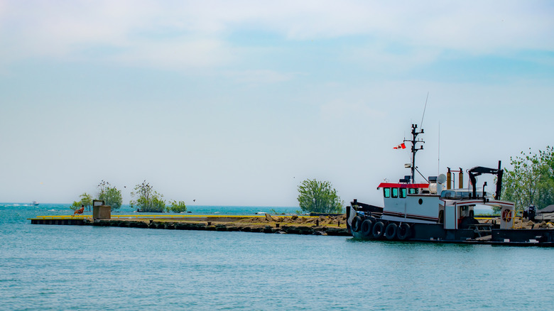 Tugboat in Lake Erie in Erieau