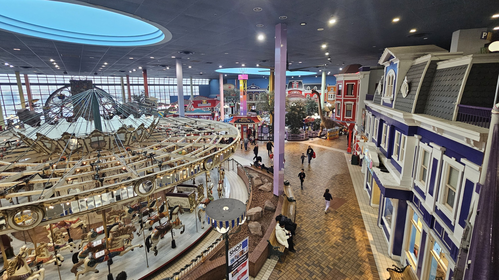 Canada's Nostalgic Mall In Toronto Is A Gem With Shops, An Indoor Amusement Park, And '80s Vibes - Islands
