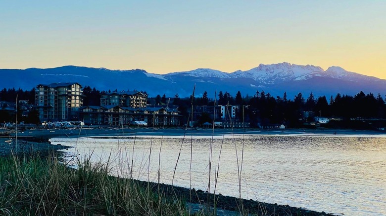 View of the town boardwalk and beach in Parksville, British Columbia