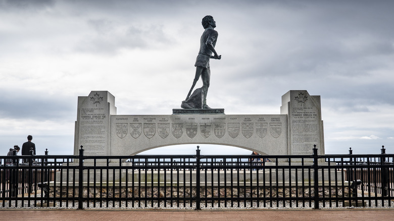 A picture of the Terry Fox Memorial on a cliff overlooking of Lake Superior on a cloudy day