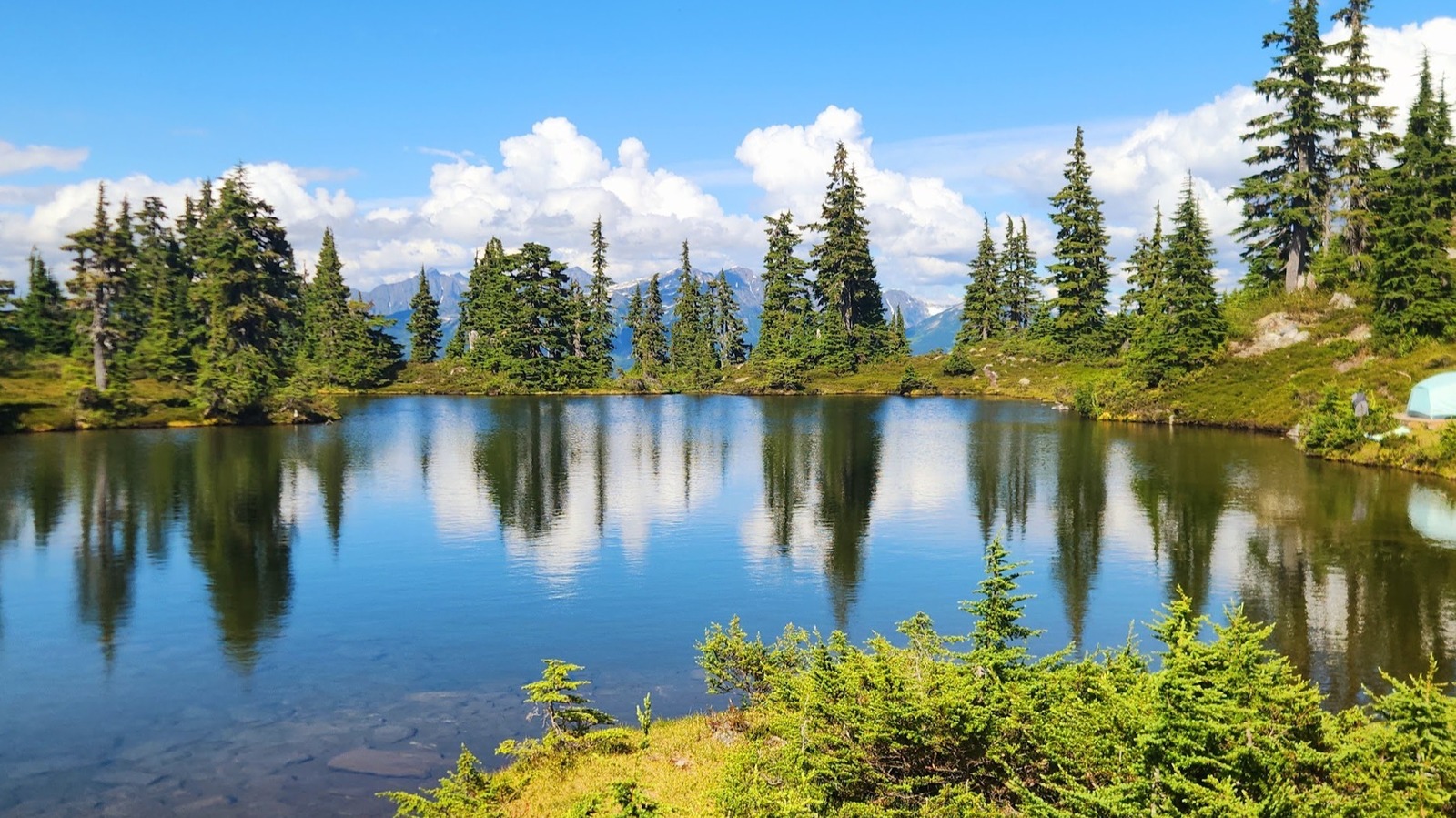 Canada's Unsung Mountain Park In Western BC Is A Hiking Haven With A Stunning Trail And Alpine Lakes