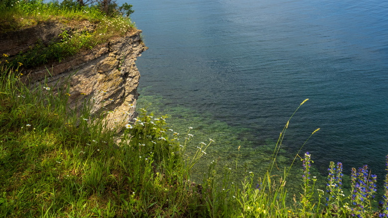 A view of Lake Ontario in the sun from the New York coast
