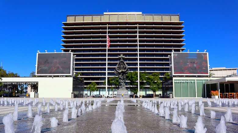 Jerry Moss Plaza at the Music Center