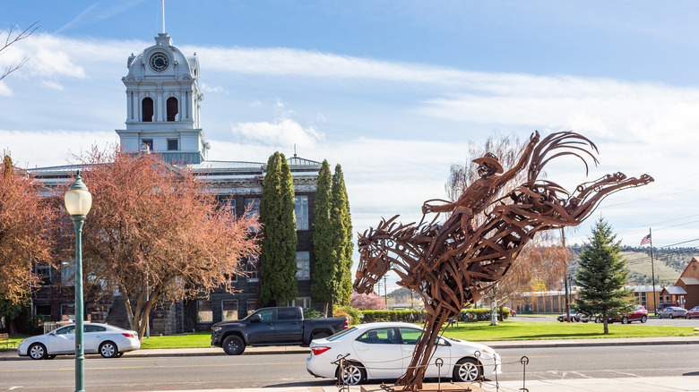 Crook County Courthouse in Prineville, OR with rodeo sculpture