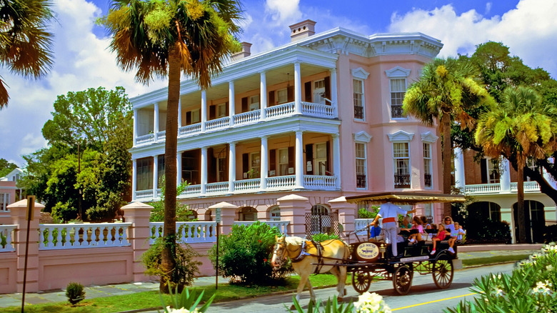 Horse-drawn carriage in front of the Palmer House on East Battery Street