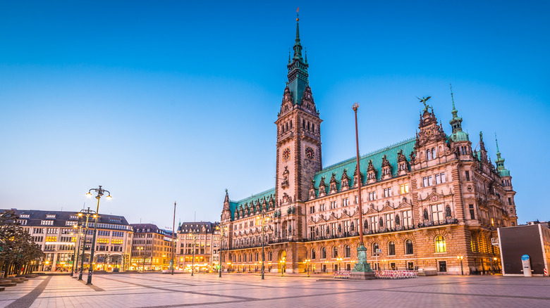 Rathausmarkt square in Hamburg