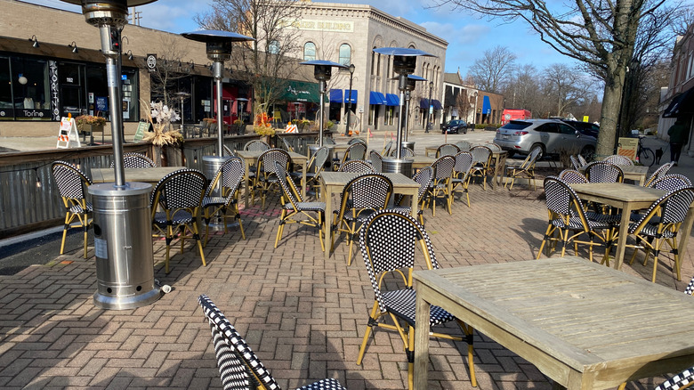 Outdoor cafe with black and white chairs and wooden tables in downtown Wilmette
