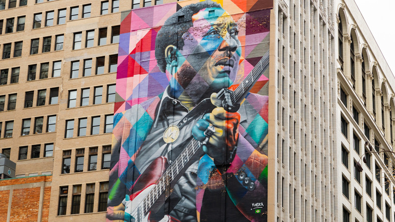 Muddy Waters mural on skyscraper in Chicago