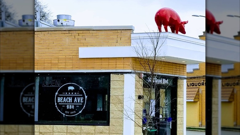 Outside Beach Ave BBQ's storefront