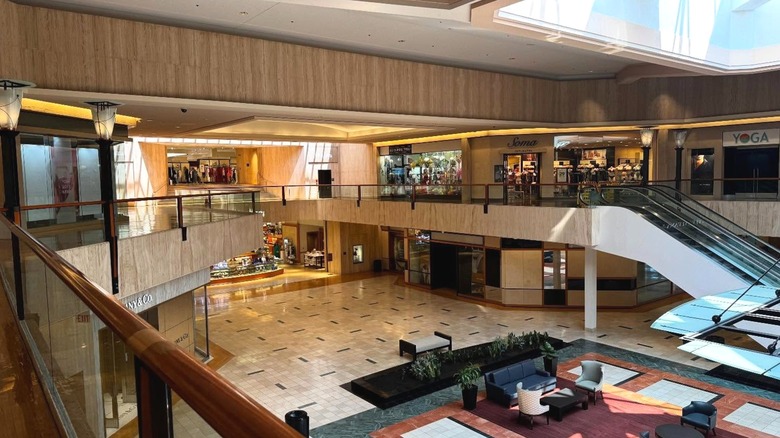 Shops inside Northbrook Court in Northbrook, Illinois