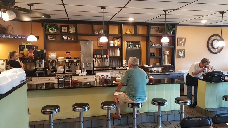 The old-fashioned counter at Koffee Kup Diner in Lake Zurich, Illinois