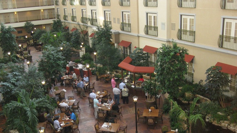 Restaurant at Woolley's Grill and Lounge in Aurora