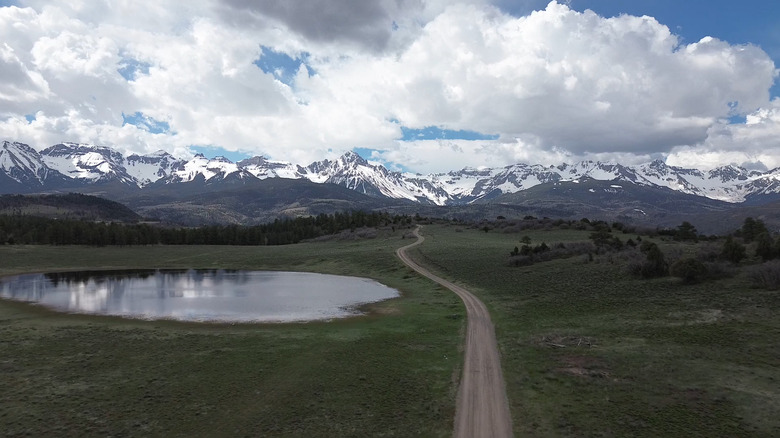 Top of the Pines meadow with mountains in the background
