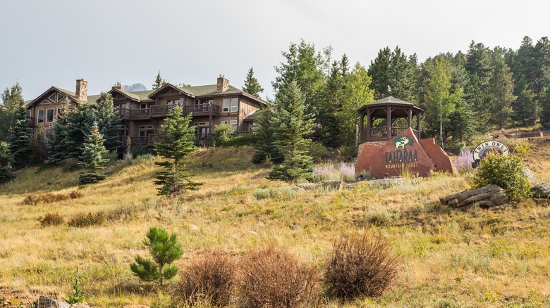 Exterior of Taharaa Mountain Lodge