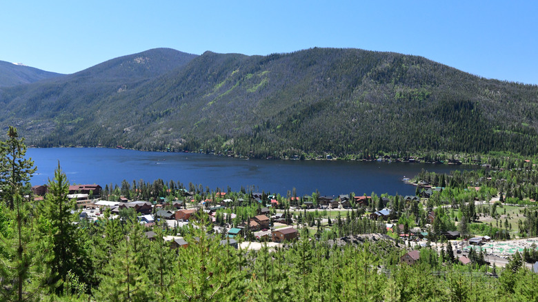 A view of Grand Lake, CO, with forest hills in the distance