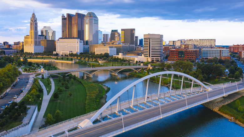 A view of Sciotio River and the Columbus, Ohio, skyline