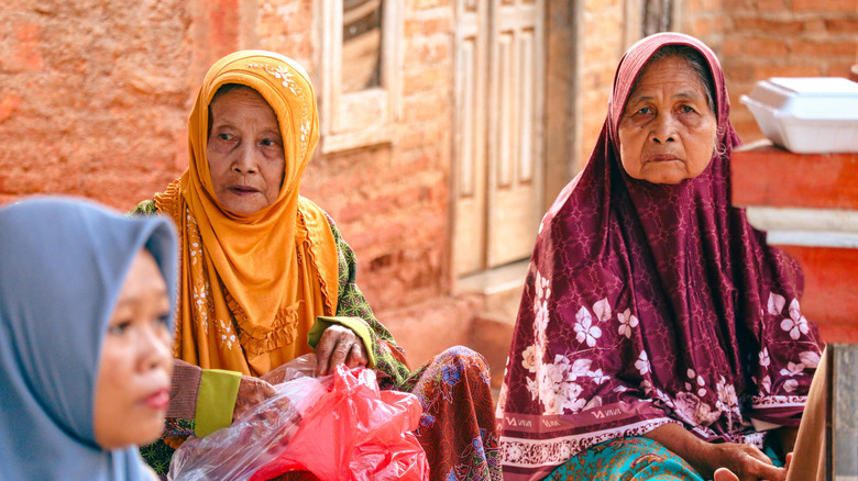 Muslim women in Indonesia in traditional clothes