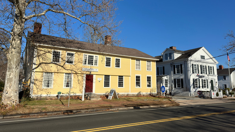 Exterior of Allis-Bushnell House, Madison, Connecticut