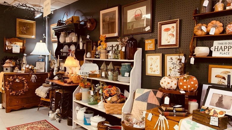 a display of fall-themed decor and gift items at a stall in Antique Alley, Bridgeville
