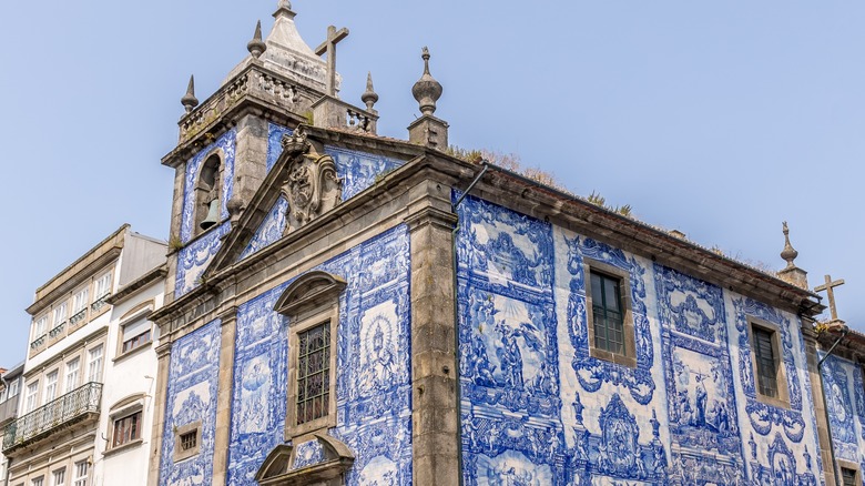 Blue and white tiles of the Capela das Almas