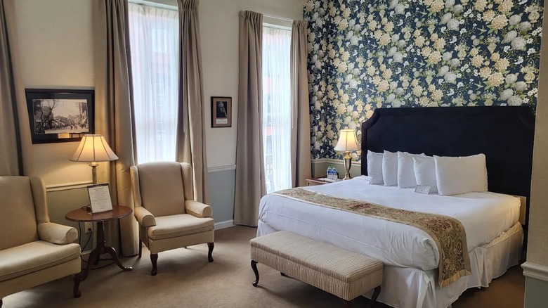 A room in Desoto House Hotel