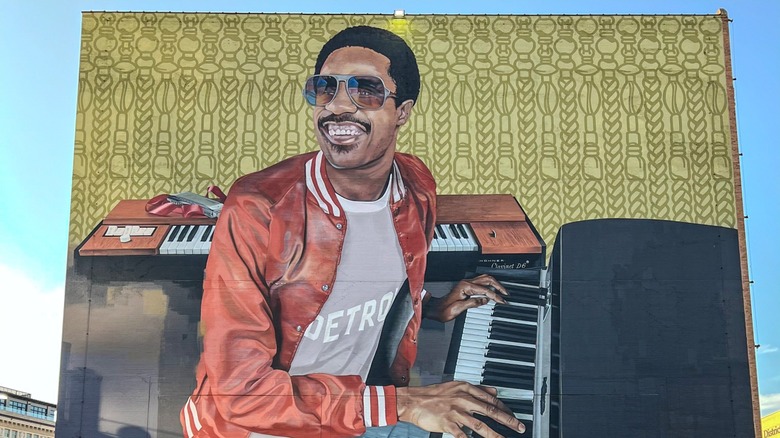 Stevie Wonder and two pianos painted on a wall