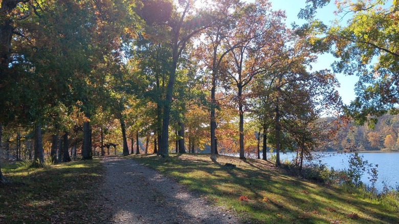 Trail along Devil's Kitchen Lake