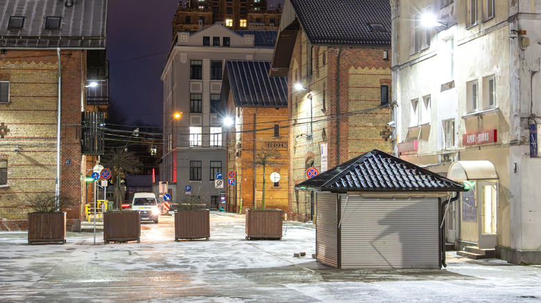 A shopping kiosk and tourist area closed down during winter