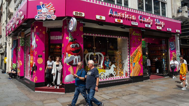 American tourist candy shop in London, England with tourists passing by