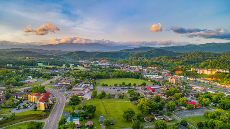 Pigeon Forge and Sevierville Tennessee in the Great Smoky Mountains