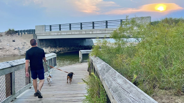 Hiking along Duck Lake at Duck Lake State Park