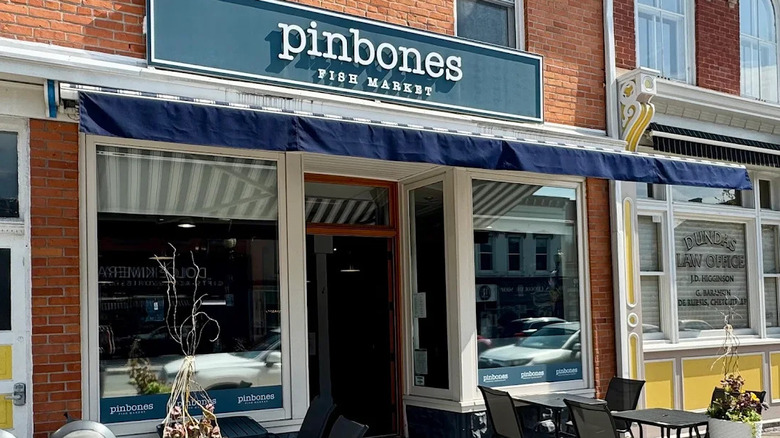 Pinbones Fish Market entrance in Dundas, Ontario