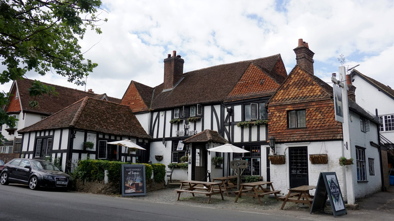 White Horse Pub in Shere