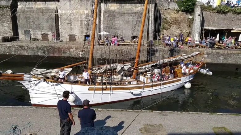 Famous ancient vessel Anny docking into Charlestown