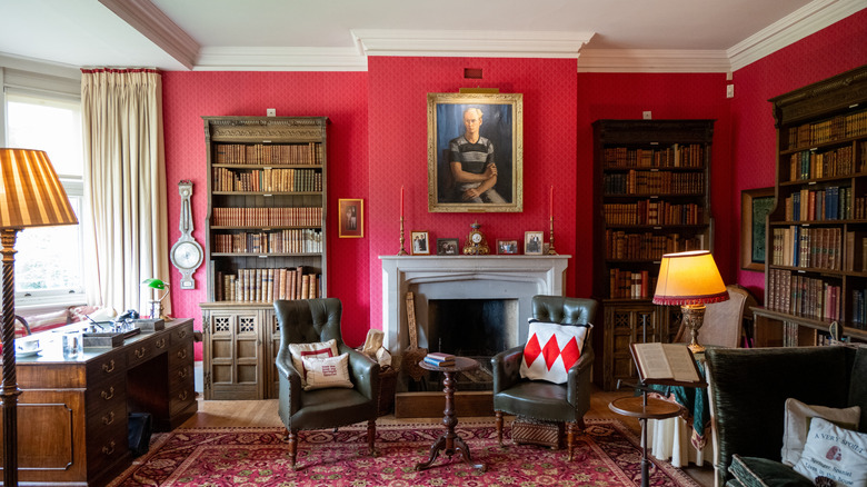 The library inside the Palace House at Beaulieu Village