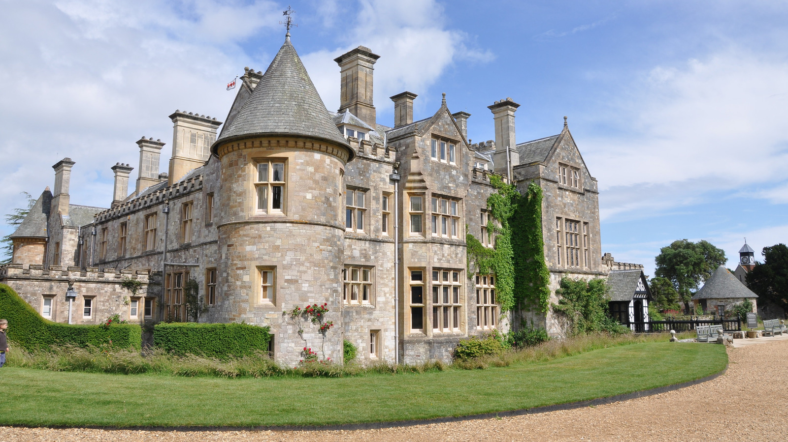 England's Quaint Village Inside New Forest National Park Is An Idyllic Escape With Tasty Eats And Historic Charm