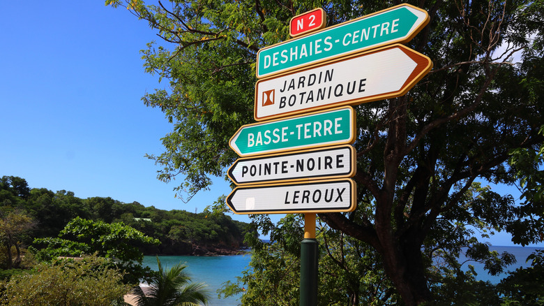 Guadeloupe destinations sign in French