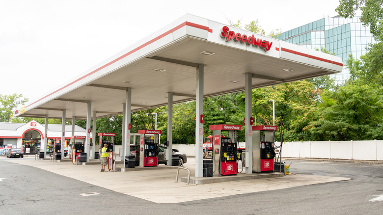 Gas station attendant fuel cars at a Speedway gas station in New Jersey