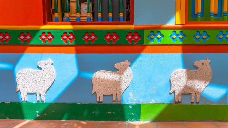 Sheep zocalos in Guatapé, Colombia