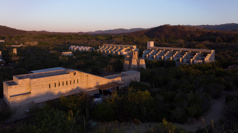 Hotel Terrestre with mountains in the background