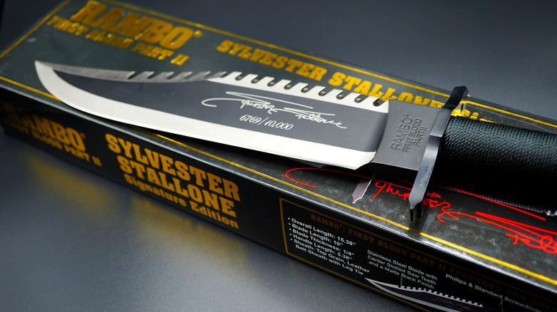 Black knife with Sylvester Stallone's signature on top of box for Rambo First Blood Part II