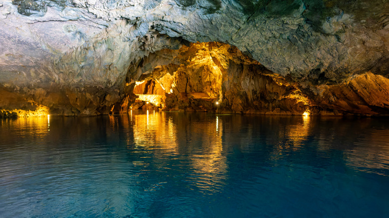 The underground lake in Altinbesik Cave