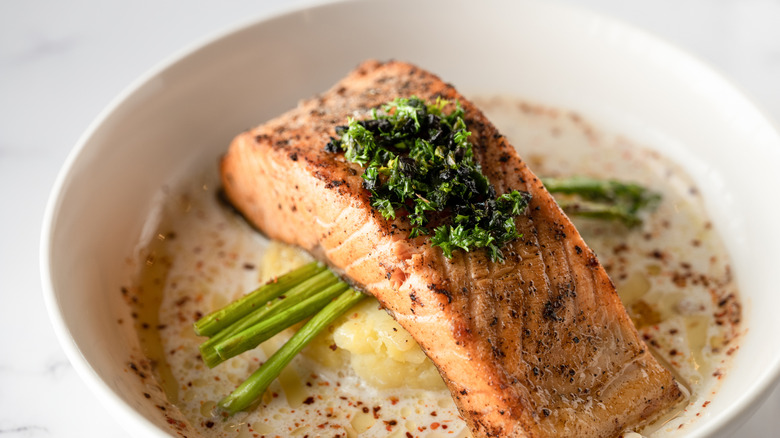 creamy dish with salmon and asparagus