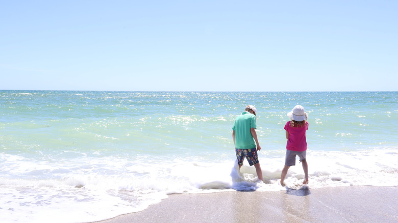 A couple on a beach in the Siesta Keys