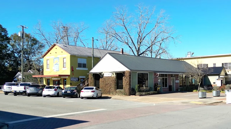 Downtown Crestview street on a sunny day